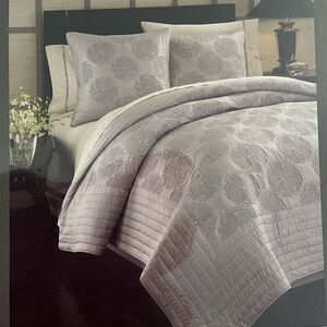 NWT! Waterford Kaylee King Quilt Thistle Lavender Floral Flower Silver